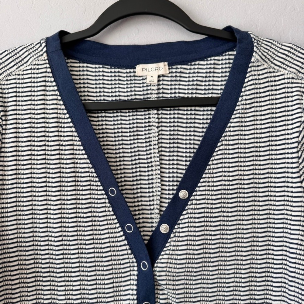 Pilcro XL Henley Top Navy Blue Short Sleeve Striped V-Neck Snap Button Textured - Picture 2 of 5